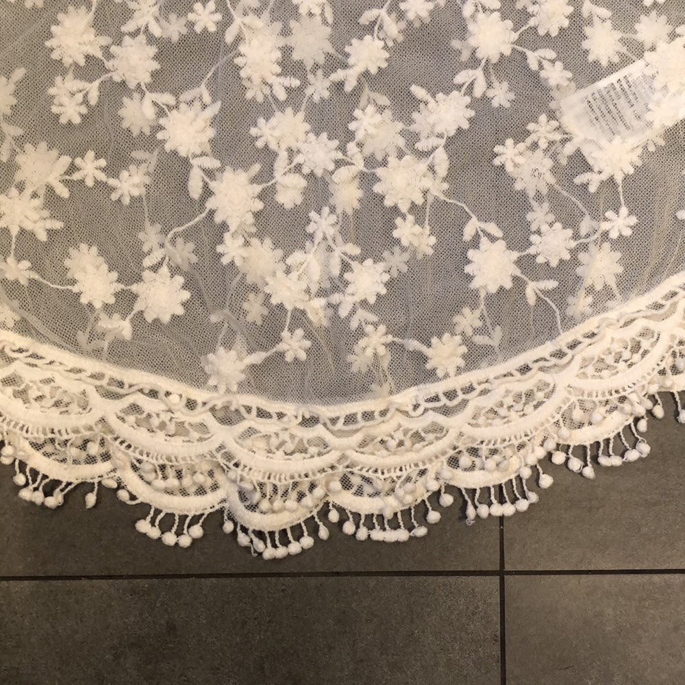 Abercrombie & Fitch Sheer Embroidered Top - Picture 4 of 10